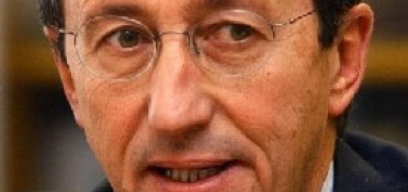 Fini, da politico a scrittore di cronaca Fini, da politico a scrittore di cronaca