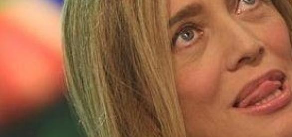 Un'immagine divertente di Mara Venier, regina indiscussa dei talk show della RAI Un'immagine divertente di Mara Venier, regina indiscussa dei talk show della RAI