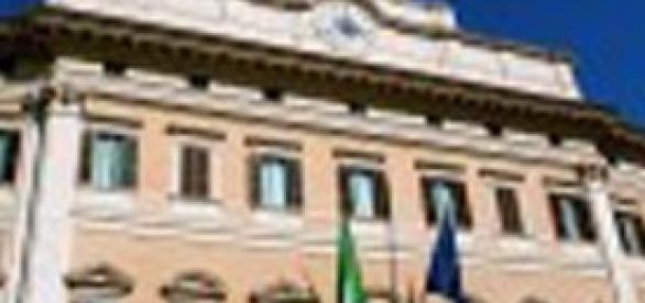A Napolitano l'ardua sentenza A Napolitano l'ardua sentenza