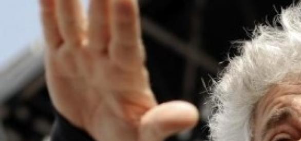 Beppe Grillo fa ricorso per riavere i soldi Beppe Grillo fa ricorso per riavere i soldi
