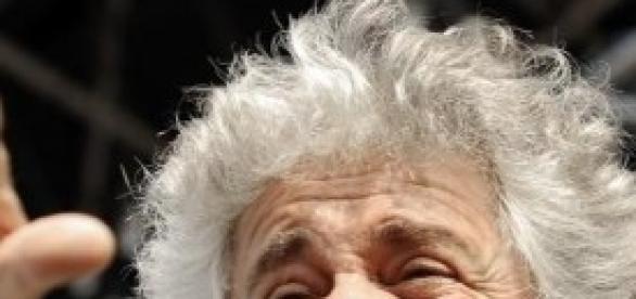 Grillo, con il Porcellum vinciamo. Grillo, con il Porcellum vinciamo.