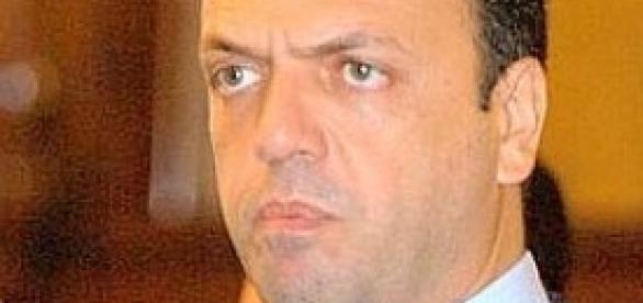 Angelino Alfano, soddisfatto per il decreto Angelino Alfano, soddisfatto per il decreto