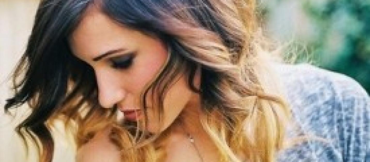 La maschera di colorazione per capelli con effetto di laminazione una cenere di montagna di maschera