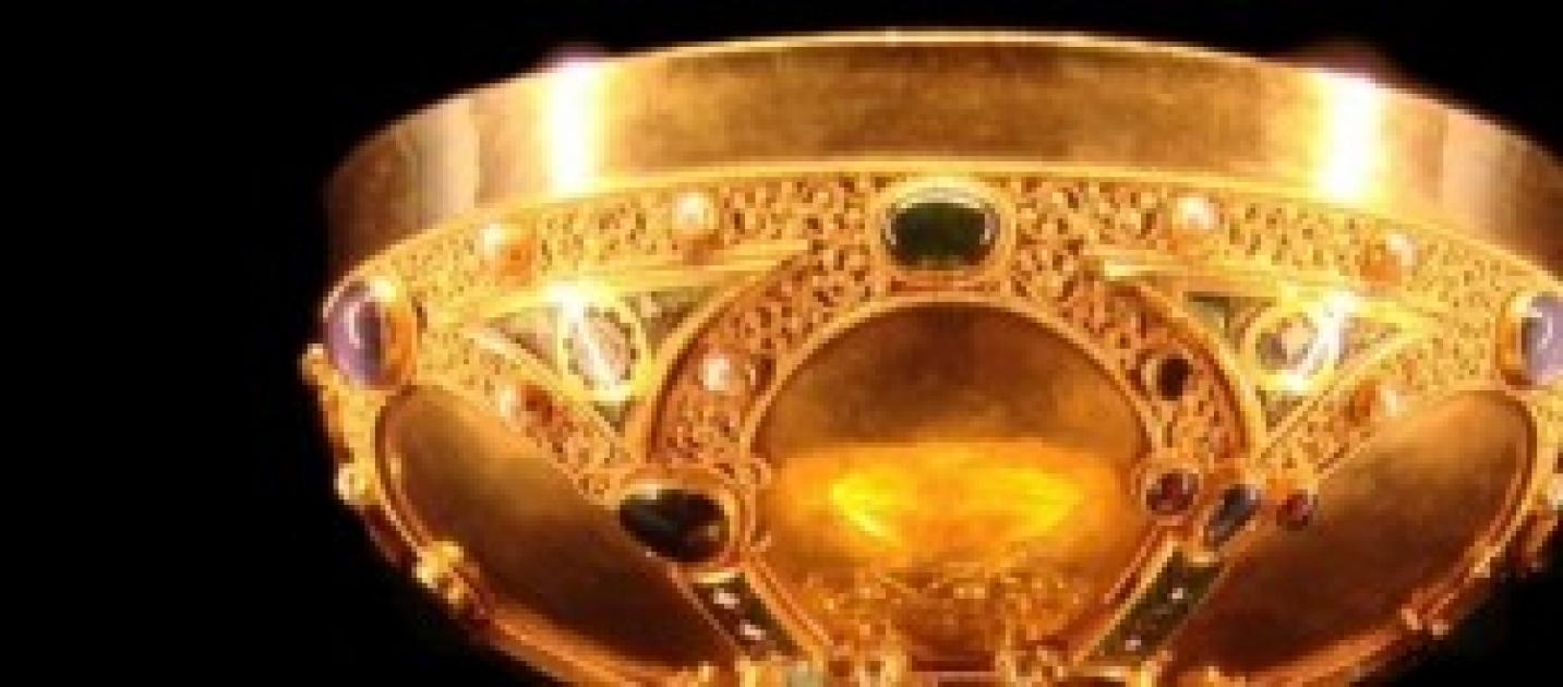 Trovato il calice del Santo Graal a sostenerlo due storici spagnoli Trovato il calice del Santo Graal a sostenerlo due storici spagnoli