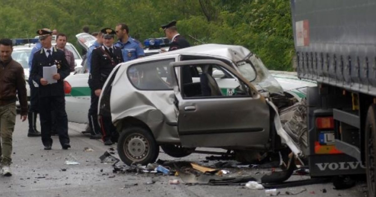 Incidente A Palagonia Scontro Frontale Auto Camion Un Morto Sulla