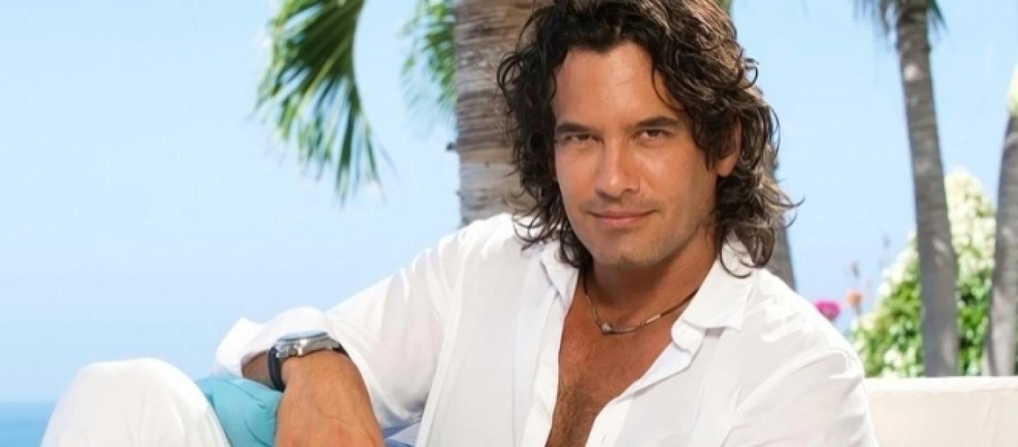 Slideshow mario cimarro al desnudo.