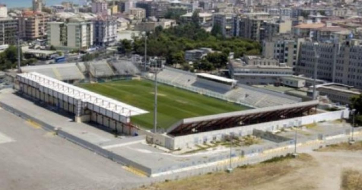 Stadio Ezio Scida Tempi Ristretti Per I Lavori Il San Paolo Di