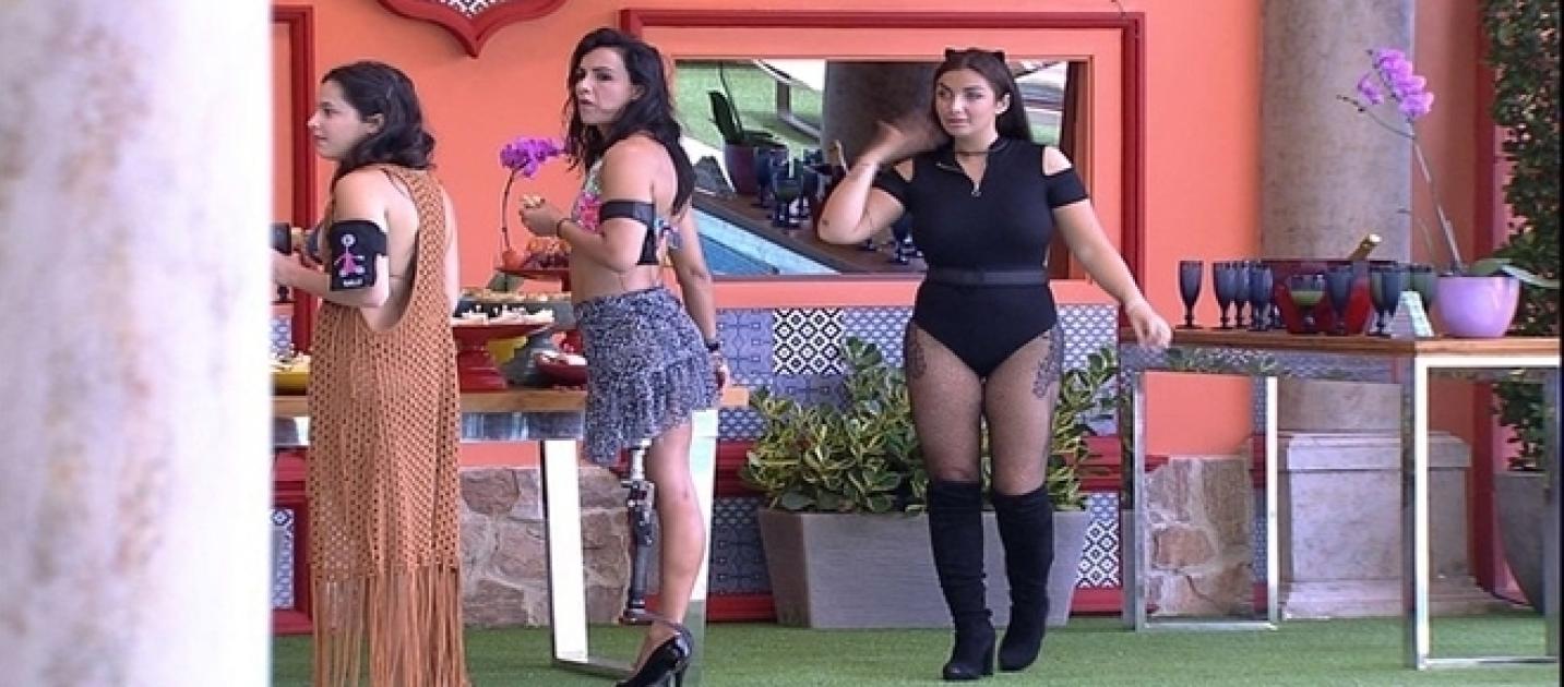 Elettra Lamborghini Chega E Surpreende Os Participantes Do BBB17 Confira