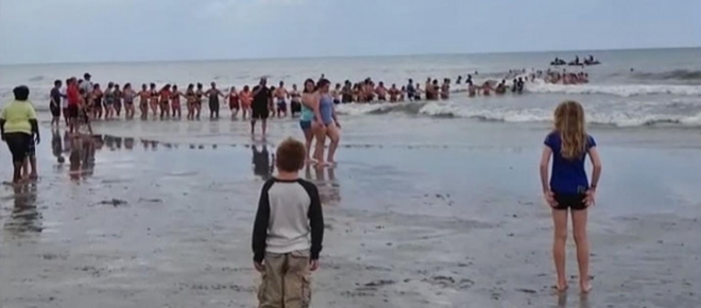 Video Strangers form 80person human chain rescue family caught in riptide