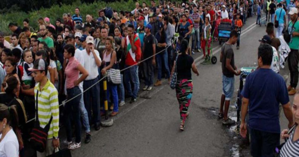 Venezuela Gran Cantidad De Personas Cruzan La Frontera Con Colombia