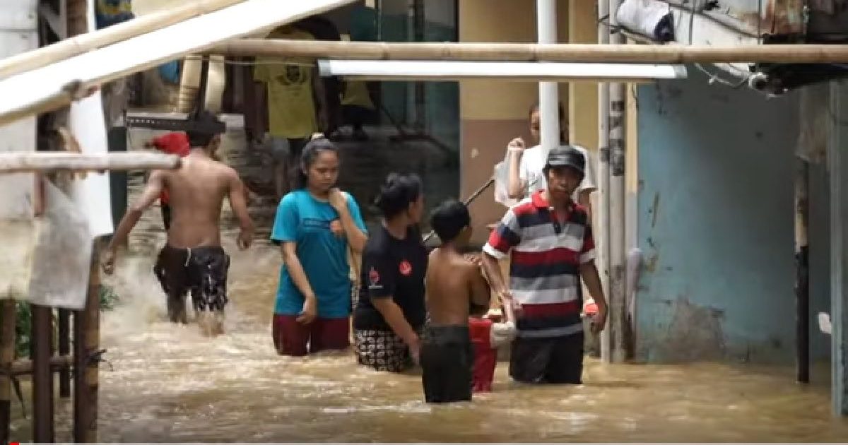 Indonesia Flash Floods And Landslides Paralyze Jakarta At Least