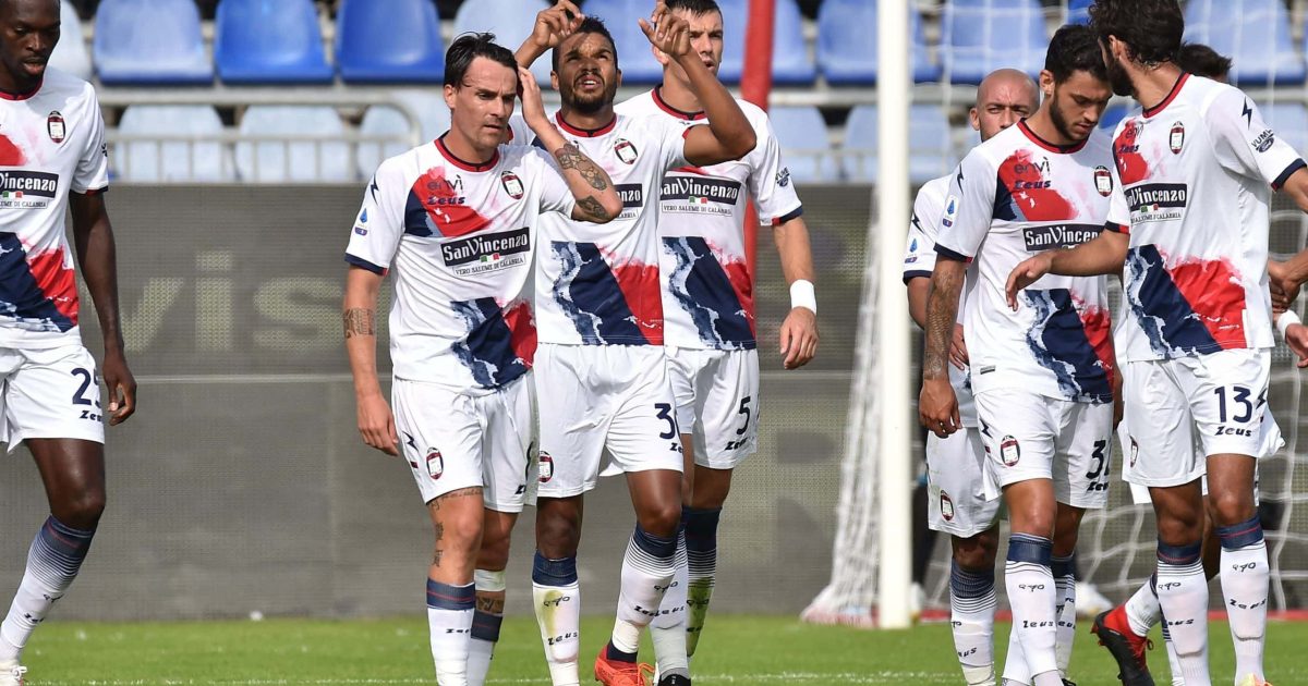 Calciomercato Crotone Squali Retrocessi La Ricostruzione Parte Dalla