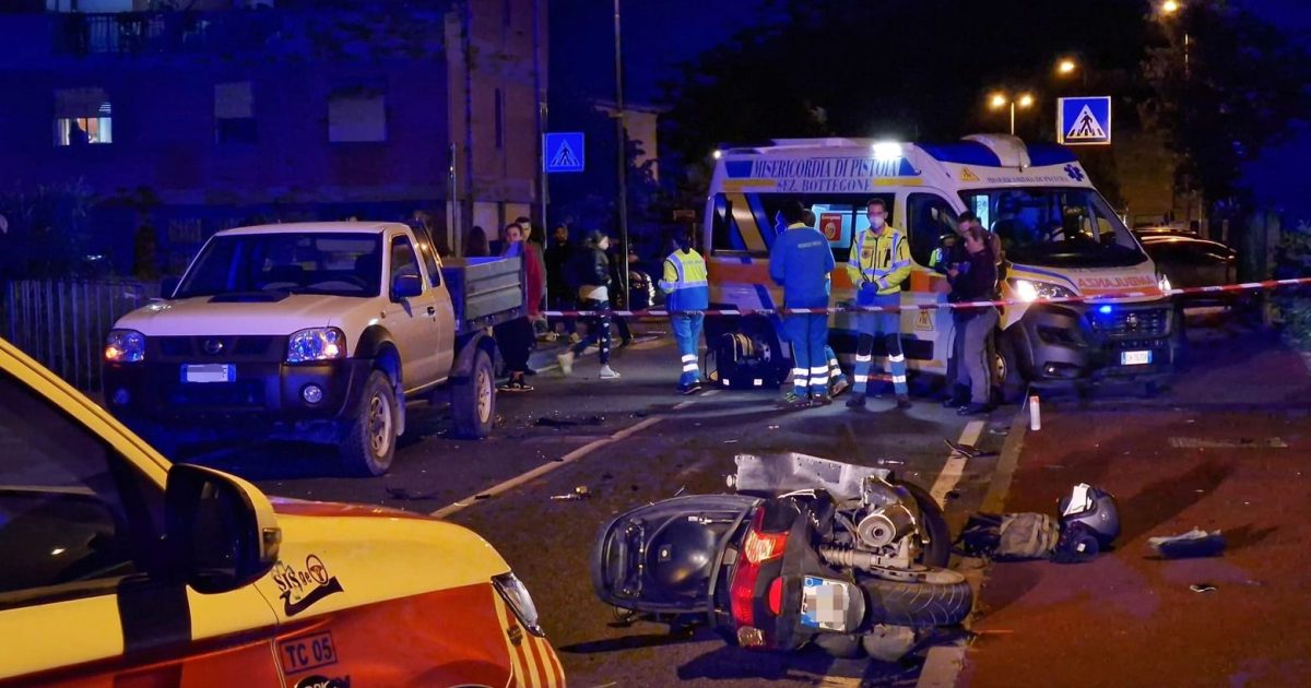 Crotone Enne Finisce Con La Moto Contro Un Muro E Perde La Vita