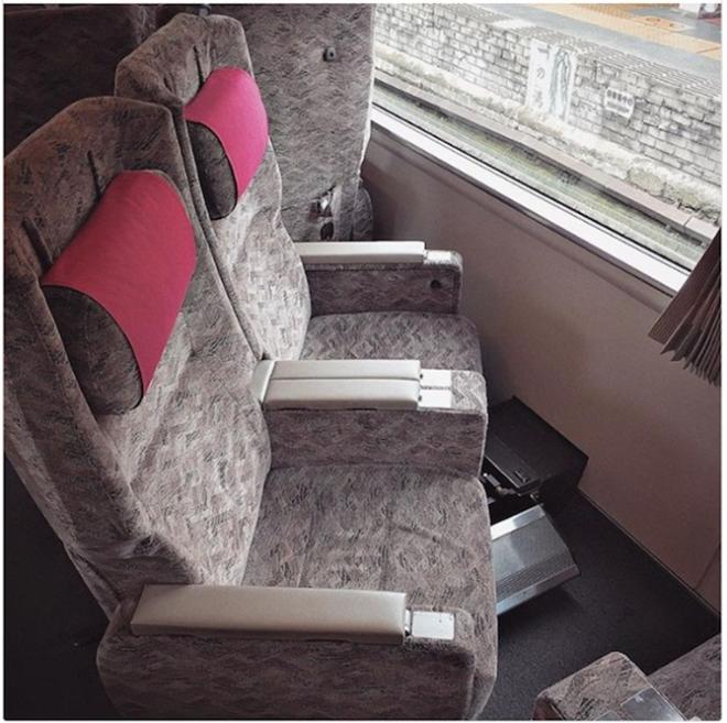 Trens com assentos giratórios 