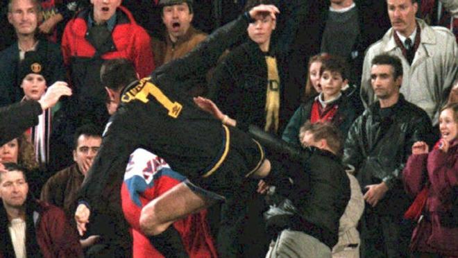 A voadora de Cantona