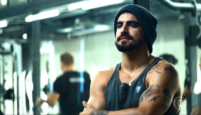 Caio Castro dorme nos estúdios