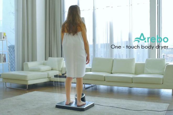 Arebo: pedana che asciuga corpo e capelli dopo la doccia