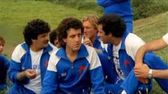 Mezzo destro mezzo sinistro - 2 calciatori senza pallone (1985)