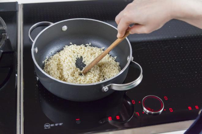 Il risotto pentola tostatura mantecatura