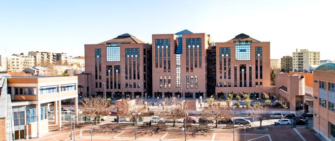 È laureata in Relazioni pubbliche e comunicazione d'impresa