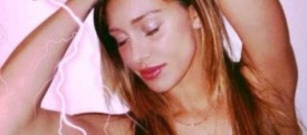 Belen Rodriguez festeggia 3 milioni di fans Belen Rodriguez festeggia 3 milioni di fans