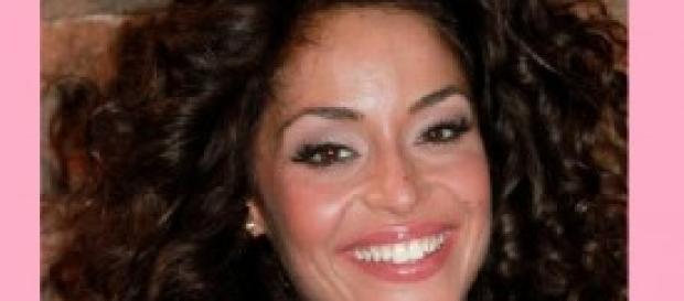 Raffaella Fico, calendario e tante polemiche Raffaella Fico, calendario e tante polemiche
