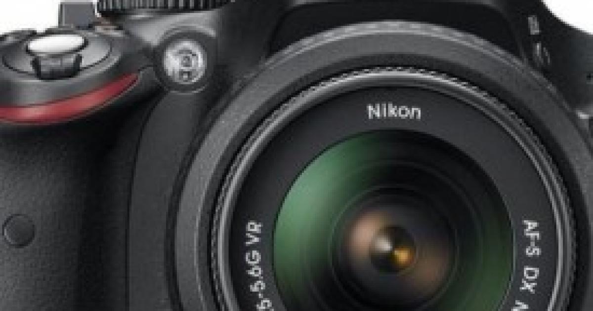 Nikon la macchina fotografica D5100 viene offerta da vari siti online