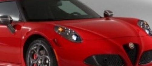 Nuova alfa romeo 4c con una velocità di 258 k/m.