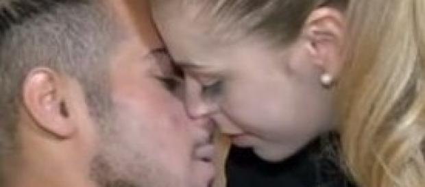 Uomini e Donne: Aldo e Alessia si baciano Uomini e Donne: Aldo e Alessia si baciano