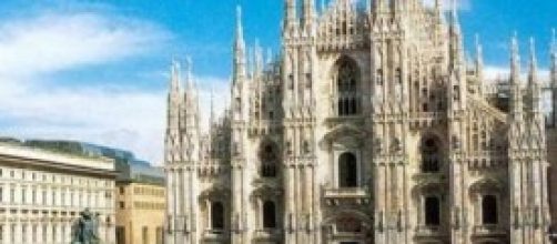 Elio e le Storie Tese in Piazza Duomo a Milano 