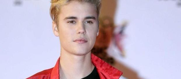 Justin Bieber senza veli per sua nonna Justin Bieber senza veli per sua nonna