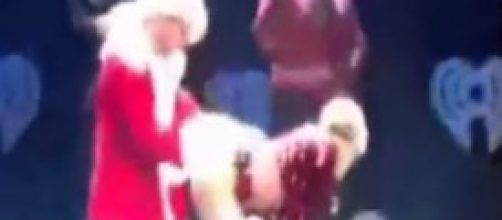 Miley Cirus e il twerking con Babbo Natale