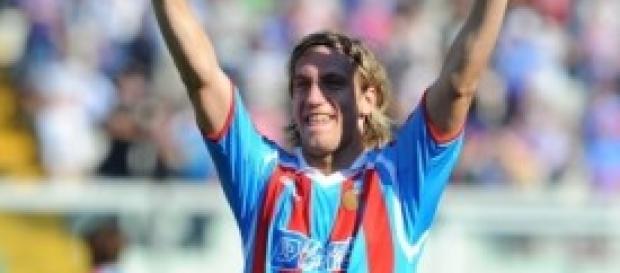Maxi Lopez esulta con la maglia del Catania Maxi Lopez esulta con la maglia del Catania