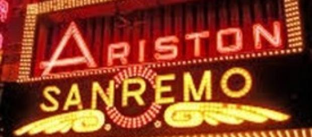 L'ingresso al teatro Ariston L'ingresso al teatro Ariston