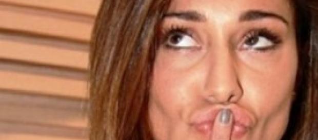 Belen Rodriguez contro Corona Belen Rodriguez contro Corona