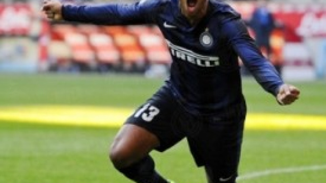 Guarin passa alla Juve, Vucinic va all'Inter