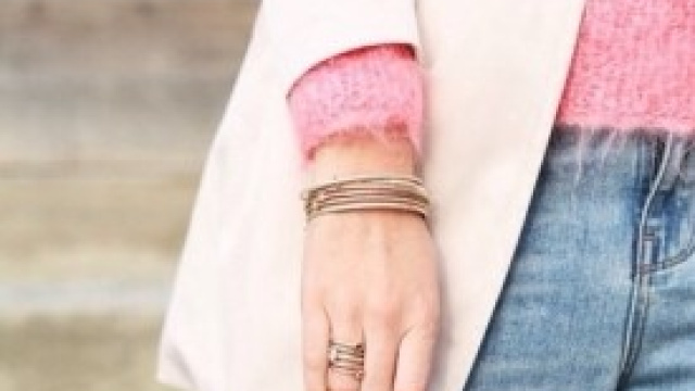 Un maglione di morbida lana rosa