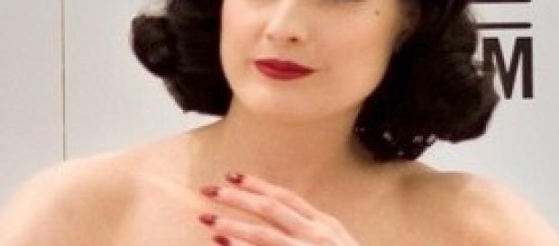 Dita Von Teese: Perizoma e pizzo nero Dita Von Teese: Perizoma e pizzo nero