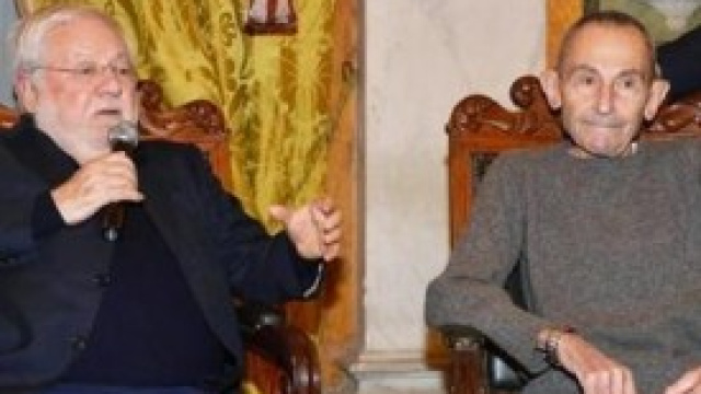 paolo e piero villaggio seduti