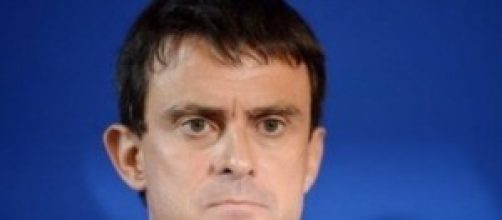 il primo ministro Valls invita alla calma
