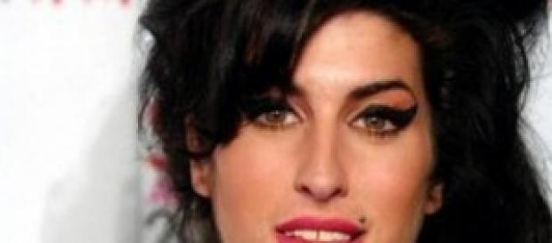 Amy Winehouse terminó con su vida Amy Winehouse terminó con su vida