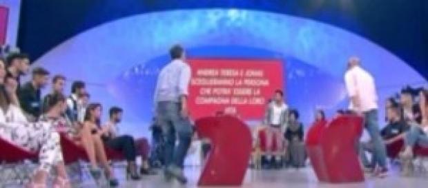 Trono classico: poltrone rosse della scelta? Trono classico: poltrone rosse della scelta?