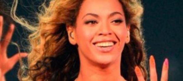 Beyoncé muestra su anillo de matrimonio Beyoncé muestra su anillo de matrimonio