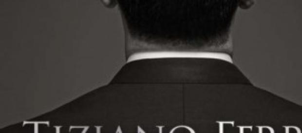 La copertina del nuovo singolo. La copertina del nuovo singolo.