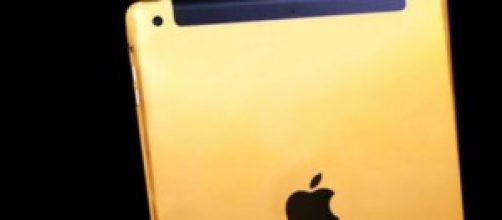 Apple iPad nella variante dorata.