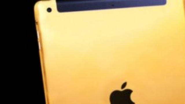Apple iPad nella variante dorata.