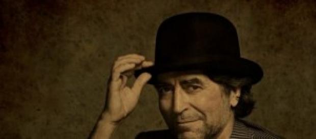 Pose promocional de Joaquín Sabina Pose promocional de Joaquín Sabina
