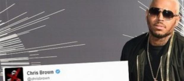 El famoso cantante recibe miles de críticas El famoso cantante recibe miles de críticas
