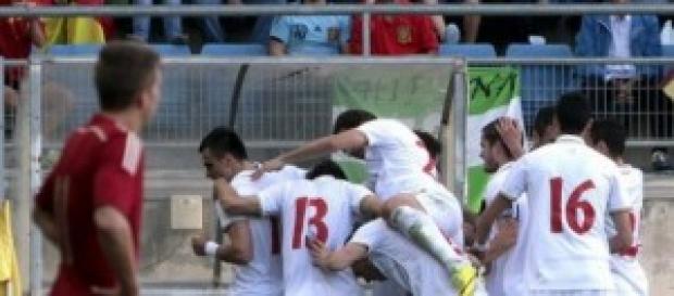 Los serbios celebran uno de sus goles Los serbios celebran uno de sus goles