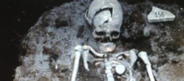 Trovato scheletro di un presunto vampiro Trovato scheletro di un presunto vampiro